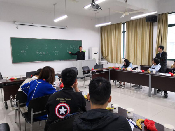 校企合作新发展,“壹定发雏鹰俱乐部”开课